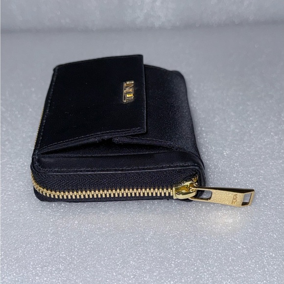 TUMI Trifold Zip Around Wallet - Picture 2 of 11